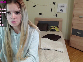 amelia_gate luxurious blonde passionately pulls pussy