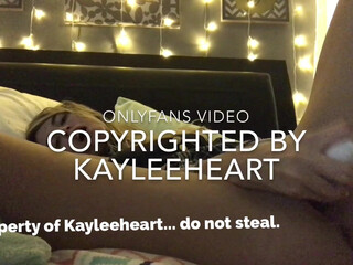 kayleeheartkins slutty female gently pulls pussy