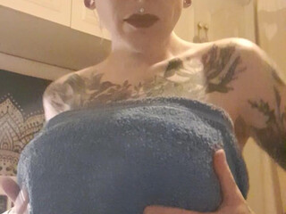 daisyrenegade crazy doll doll masturbates pussy