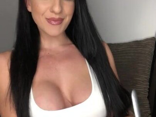 taramay69 Sexy brunette