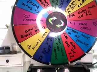 taramay69 babe undressed and started jerking off