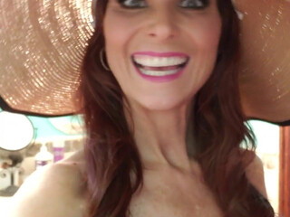 syrendemerxxx a woman with a wide pelvis gets shaved cunt