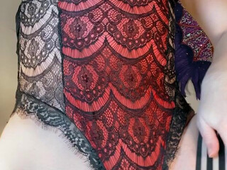 realangsommers attractive babe caresses lips sex