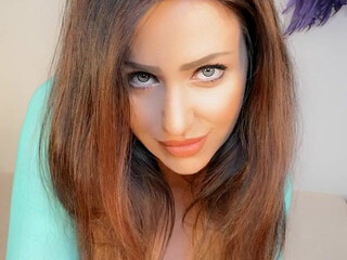 realangsommers charming babe magically shows her body