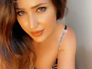 realangsommers showing off her young body