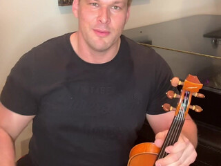 paytonpreslee onlyfans bitch jerks off in the office