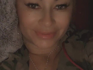 lisadaniels3 experienced trash cram hand in both their holes