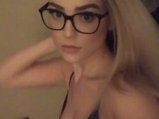 blakeblossomxxx expressive swell performs crazy dance