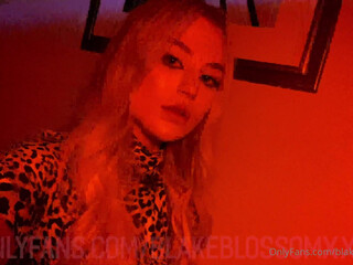 blakeblossomxxx voluptuous