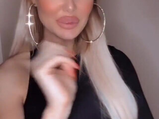 Milana aka milanasw onlyfans gorgeous mare jerks off pussy