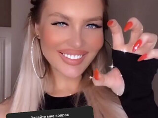 Milana aka milanasw onlyfans sexy chick fingering pussy