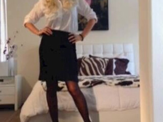 Brittany pleasant babe touches sexual lips with fingers