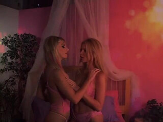 Brittany two naked beauties in free chat