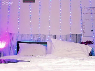 Bella skinny nipple pulls pussy with fingers