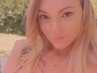 tiffanyleiddi onlyfans Beauty with cool curves