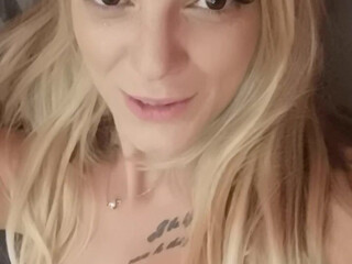 tiffanyleiddi onlyfans graceful devil with her palm rubs her vagina
