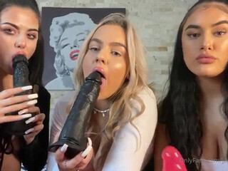 jasminheaney onlyfans in just one bra found her long friend and immediately decided to use it.