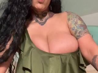 AmoraLuv onlyfans marvelous babe shows off a gorgeous bosom