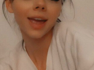 cutexezra onlyfans tender small fucks herself in the pussy