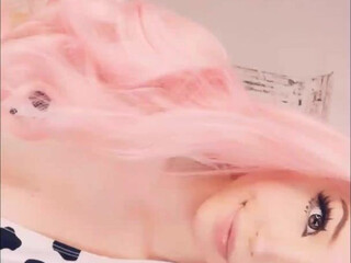 Belle Delphine onlyfans beautiful lady shows gorgeous body