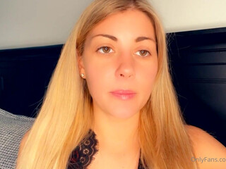 Kayla Kayden onlyfans hot bitch caresses shaved cunt