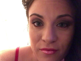 KallMeKrystal gorgeous young lady exposes intimate places