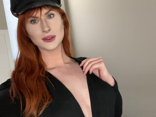 Evie Envy onlyfans gorgeous girl is naughty in front of a mirror