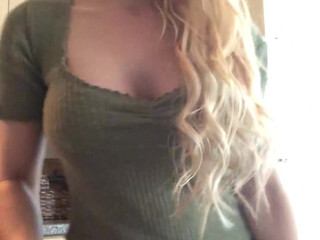Alix Lynx onlyfans Titty mare