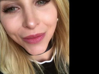 Alix Lynx onlyfans vicious quill chatting in free chat