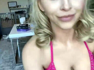 Alix Lynx onlyfans Dark haired baby