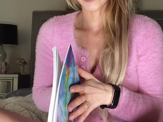 Alix Lynx onlyfans cute bitch shows off her gorgeous body