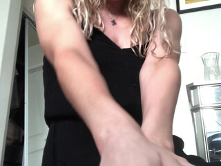 Alix Lynx onlyfans gentle erotic spinning at the chair
