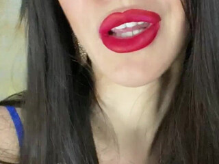 otkinkyjo.XXX onlyfans beauty undressed to show off her tattoos