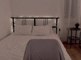 aw_mia juicy babe striptease dances