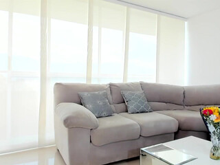 melanyrosse dark haired bitch gently pulls pussy