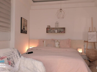 melaniewood shrew harlot fucks with a vibrator