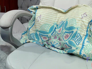 neytiri_moon with a toy in the ass