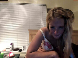 meetjena cute whore posing in lingerie