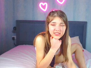little_marry_princess loves to cum on camera
