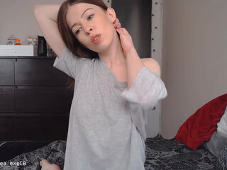 lea_exe Playful doll