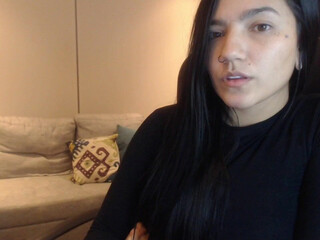 amy_connor_ caresses the clitoris under the table