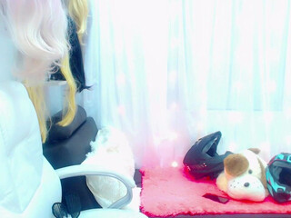 alice_lawrencee dark haired babe masturbates pussy with vibrator