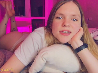 69littlebig69 busty blonde masturbating with sex toys