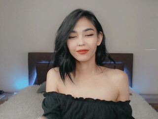 lizafire A young brunette after oral pleasures gets fucked in the ass