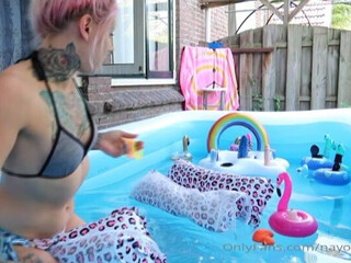 nayomisharpe cute slut jerking shaved cunt