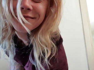 nayomisharpe jerking on a chair