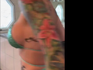 misshannahnicoleee young slut masturbating with sex toy