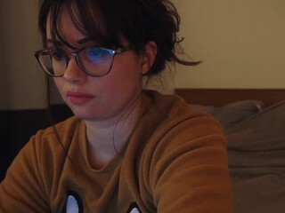 love_dont_be_shy mature mare recklessly caresses pussy