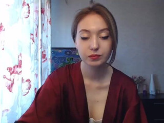 louloues cute bitch gently fingering pussy