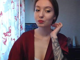 louloues juicy babe creases her tits